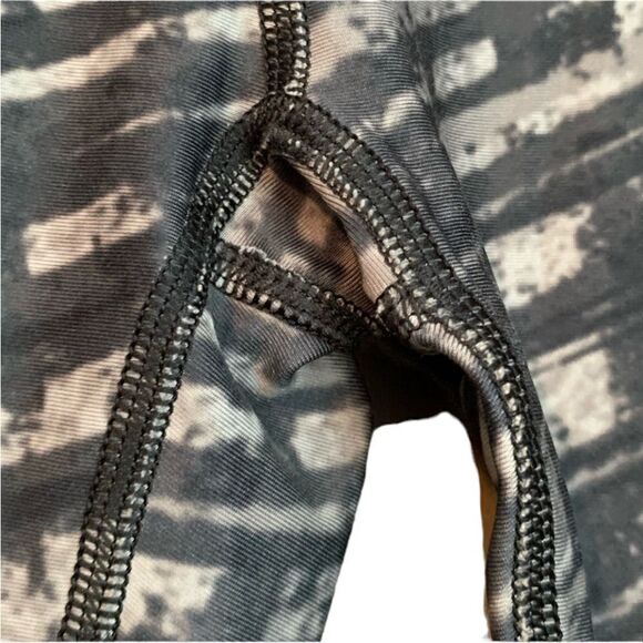 3 for $30! Under Armour compression capri pants - Picture 9 of 9